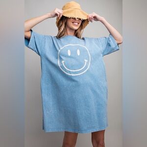 #77 easel Light Blue Smiley Graphic Short Sleeve Dress
